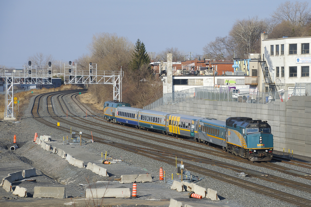 VIA 22 is crossing from the transfer track to the freight track with VIA 6419 up front and VIA 901 on the rear. With train cancellations due to Covid-19, this is currently the only VIA Rail train running from Ottawa to Quebec City, with VIA 39 running in the opposite direction later in the day.