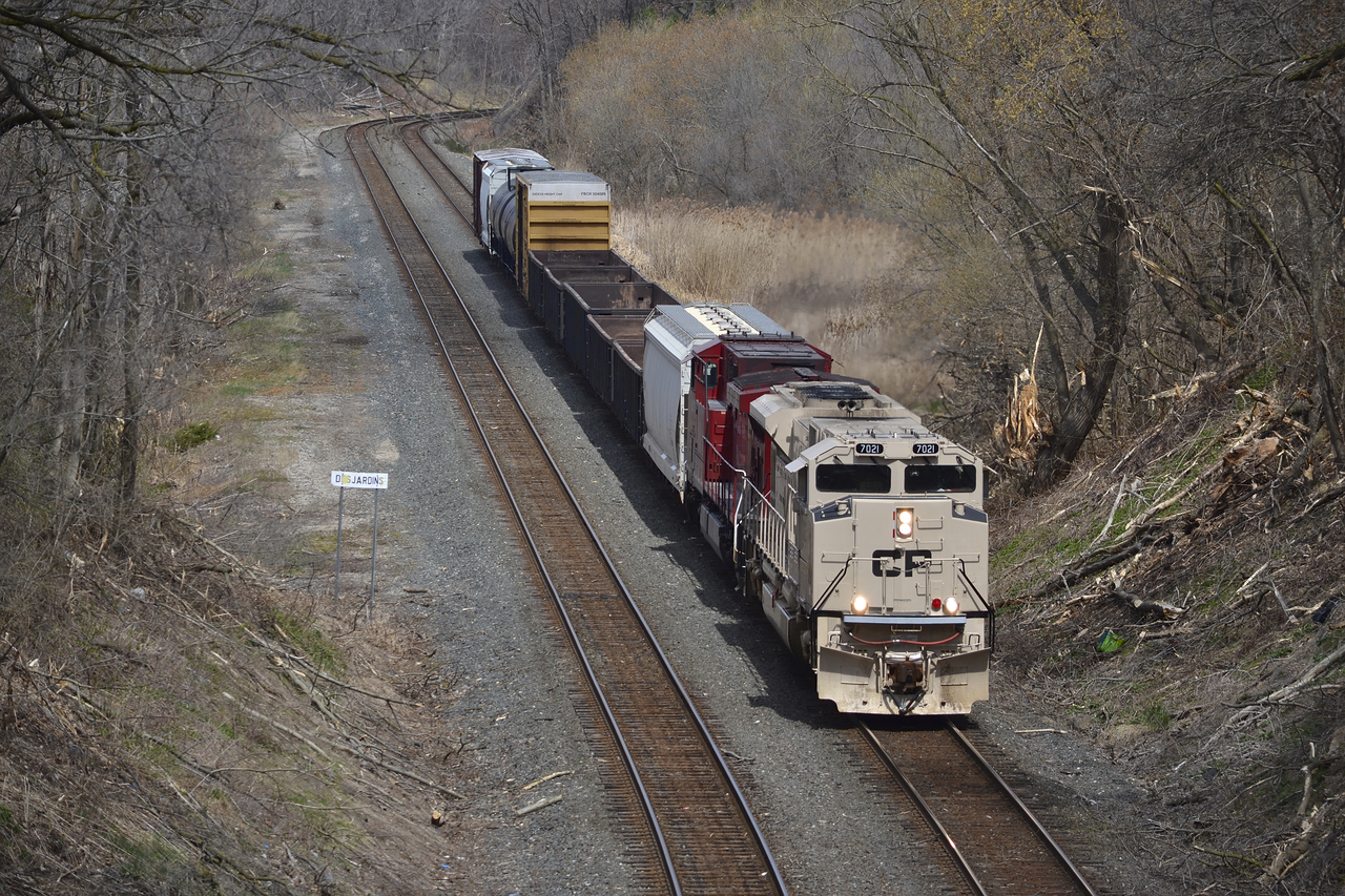 Scratch one down.

CP 7021 with CP 8001 creeps its way into Hamilton with a whopping 10 cars in tow. This is the first veterans unit I have seen, although not the most colourful against the rather, colourless terrain around it, the paint helps it blend in. See what I did there?