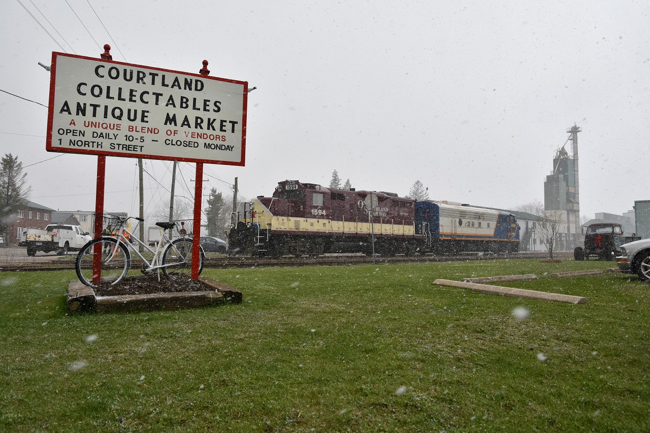 Framed with the Courtland Collectables Antique Market sign, the Cayuga Clipper does their last ever crew change in Courtland. Although the snow is in full force, the sun made a welcomed appearance before they departed West for St. Thomas. On a line notable for indistinguishable locations, this sign surely does the trick to place the shot