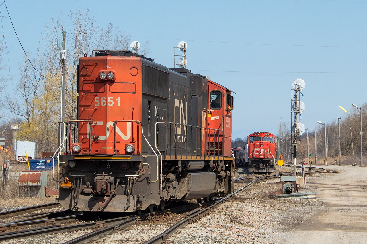 CN 5651 began its morning on the team track in Port Rob, and was soon joined by the arrival of 5714, 5772, and 2100 on 421. The crew of 562 did its usual business, switching out 421 to build the day's 531 (cars for NS and BPRR), 539 (cars for CSX) and cars for their own transfer run to CP and Trillium that afternoon as 562. 5714 and 5772 were assigned to 531, and 5651 was taken off the team track and then further into the yard to be the trailing unit behind 2100 (slightly visible above the switch stand) on the transfer run as 562.