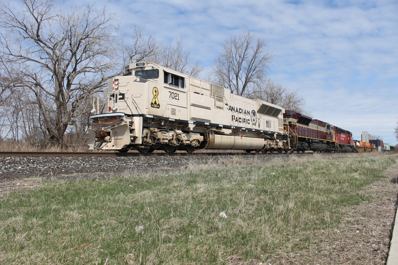 With social distancing being in place, myself along with other rail enthusiasts came out to the John D. Bradley Centre to snap a couple of pictures of CP 7021 on a suny afternoon.