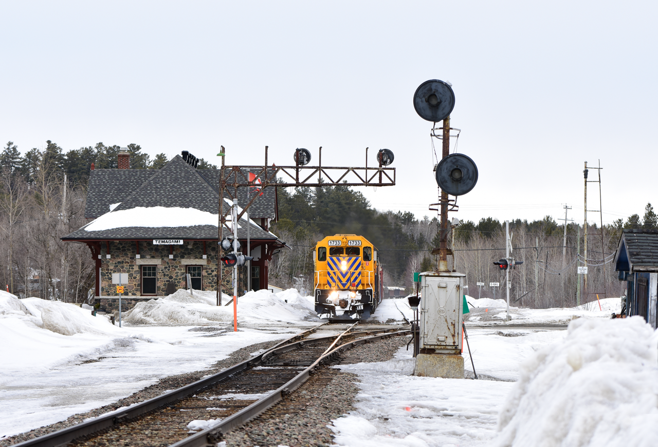 Onratio Northland 1733 in charge of the days train to North Bay, snakes around Cobalt lake on its way South.
