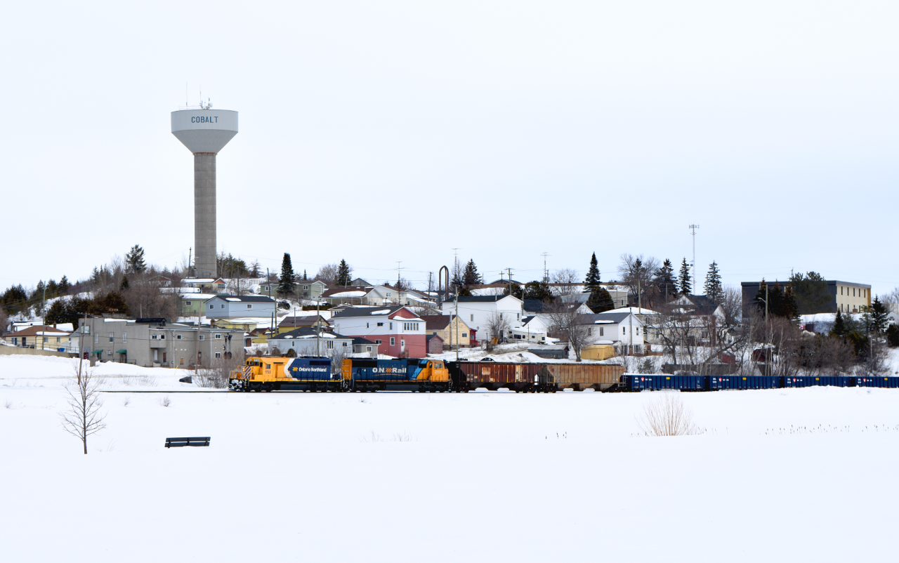 With train 214, ONR 1733 snakes its way around the banks of Cobalt lake on its journey south to North Bay.