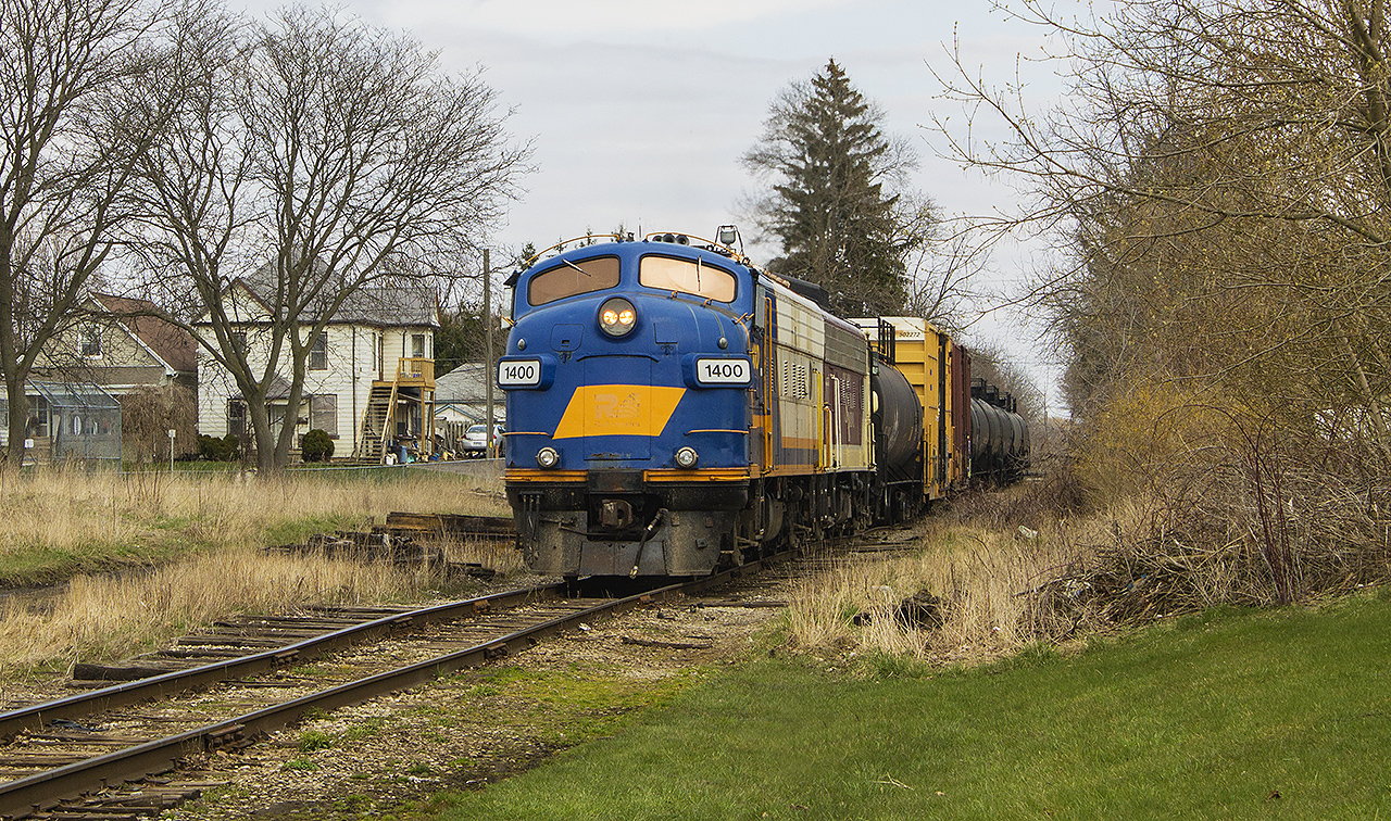 HAPPY FRONT END FRIDAY! Being such a nice day for a drive and having to go to St. Thomas anyways, I arrived early before my appointment and had a little time to kill. So, why not venture over to the CN yards, and see if there's any action by way of the OSR. Wouldn't you know it....just having arrived into the yard with a decent string of tankers to be dropped, was 1400 and 6508. However, having seen previous posts, hoping one could clarify if this was the 'Cayuga Clipper' or the 'Tillsonburg Turn'. Nonetheless, talk about 'pomp and circumstance', but really just plain LUCK!


After waiting a few minutes, they switched out and reversed out of the yard down the former CN Cayuga Subdivision. Note to the left of 1400 the ties are still in place of where the line was double tracked, likely just a siding. One can only imagine the days of previous F-units for all different roads using this line. Thankfully St. Thomas still retains not only some action, but keeps its railway history intact despite losing some vital pieces through the years.