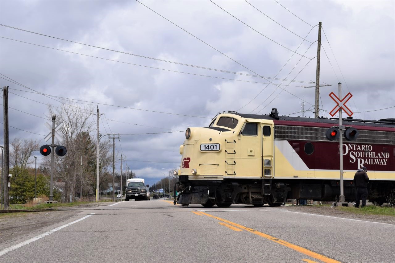 The final departure of OSR's cayuga clipper powers up out of the Tillsonburg's south yard. The place was quite overrun by railfans grabbing their last shots, and drew much attention from the passing traffic.