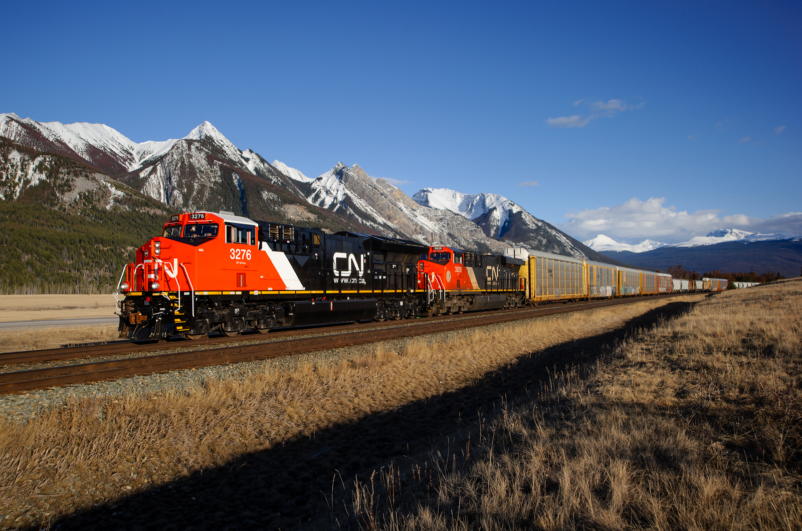 Railpictures.ca Tim Stevens Photo Brand new CN ET44AC 3276 returns east from Vancouver after