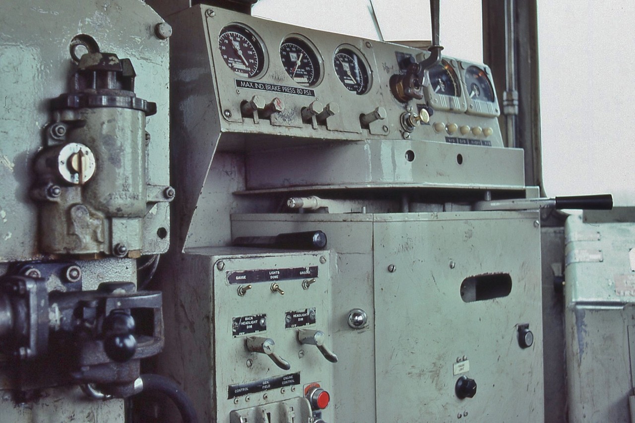 MLW M636 control stand


   CN 2305 at Mac Yard,  June 24 1985 Kodachrome by S.Danko



  seventies super power    


sdfourty