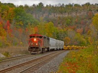 Breaking the silence below the peak, 331 struggles upgrade with the lone dash-8 in run 8 on the climb to Copetown.  Tourist season was in full swing with hundreds atop the peak to check out the fall colours.  They got a good show from this unit.