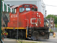 Eventually after CN’s return to the Guelph Subdivision in November 2018 they took a section of the siding in Kitchener out of service, right at the switch with the Waterloo Spur including the remaining length westward from there to nearby Kitchener West. For the majority of 2019 until the fall, this meant that occasionally if CN L568 was using the crossovers near Margaret Avenue to come out on the main, they would be then required to use a portion of the Waterloo Spur to complete this move for the additional head-end room required. They would then reverse from the spur back through the crossovers and out onto the mainline before proceeding westbound towards Stratford. Also, due to the operating curfew on the Waterloo Spur since the LRT/ION operations commenced in summer 2019, CN is only allowed to proceed on the shared LRT/ION portion of the line in Waterloo from 23:00-04:00 to reach Elmira. So, any daylight movements on the spur can only occur on this section from Kitchener to William Street in Uptown Waterloo. Here, CN L568 with 4784 and 7025 make a brief appearance on the spur at Ahrens Street in Kitchener as they pause near some houses before reversing back onto the mainline. 