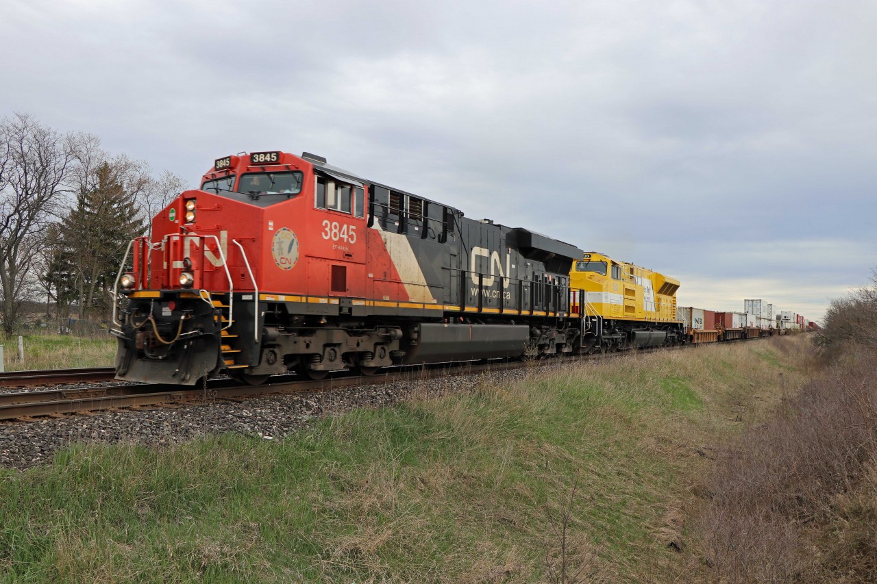 After lifting at Aldershot, CN 148 follows 422 up the Halton sub at Mile 40.7 (Ash). Power is ES44AC 3845 and EMDX SD70ACe-T4 7201, currently demonstrating on CN.