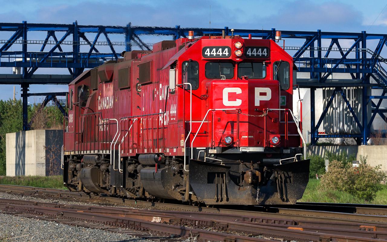 The 4444 and 3095 have just finished spotting some cars and are returning to CP Clover Bar yard for the next item of work to be done on this nice morning. The paint on the 4444 looks pretty snappy, yet, only a couple of weeks later her diesel engine had quite a nasty bark. For a short time last summer, you always knew where this unit was just by the sound of the engine revving up.