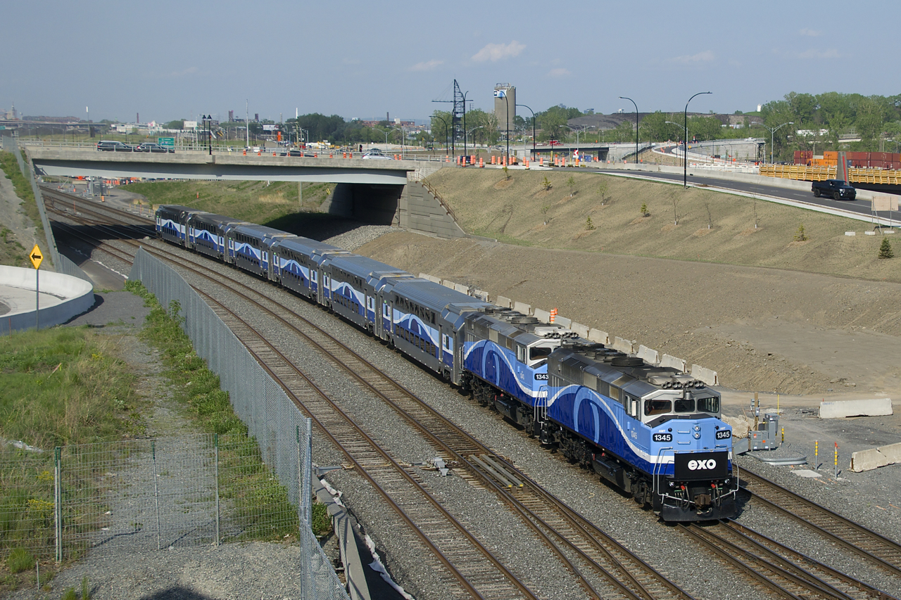 F59PH's AMT 1345 & AMT 1343 lead EXO 1209 through Montreal West.