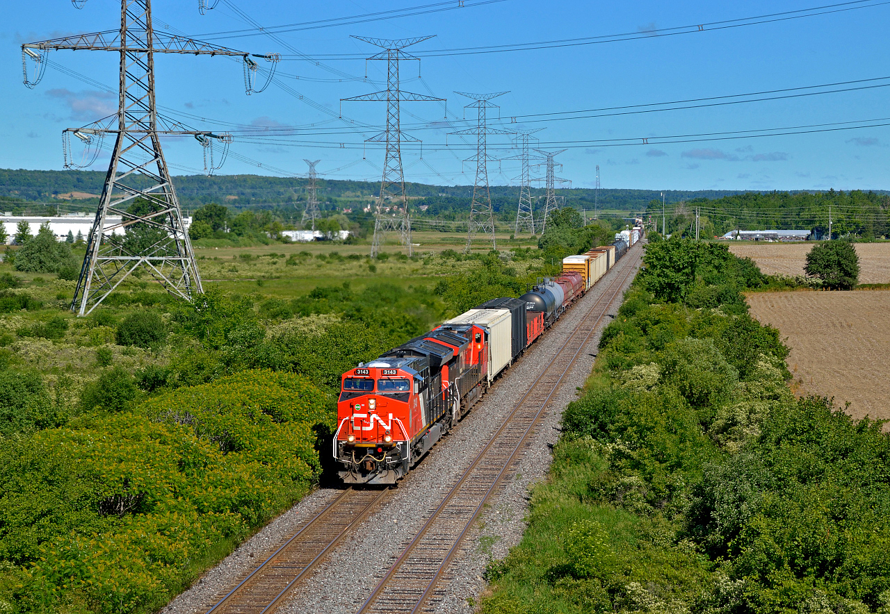 Leaving the countryside behind, 421 passes through Mansewood with a pair of GEVOs up front.