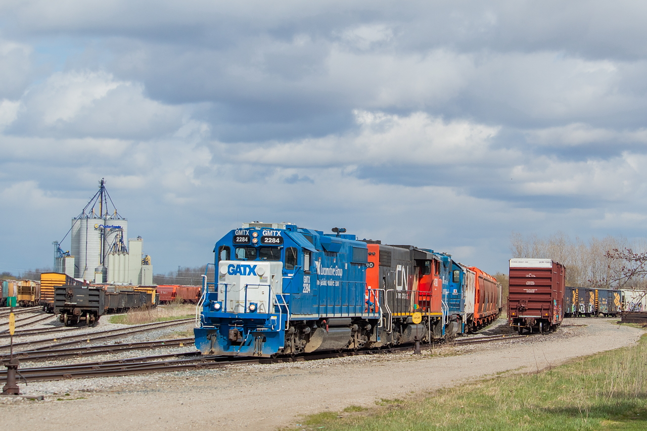 568 departed Kitchener for Stratford mid-afternoon with 57 cars in tow, reminding the RTC a couple of times that they had a big train. They worked the yard in Stratford for quite a while, before eventually departing with 20 or so potash loads for Belton. At Belton they'd lift about the same amount of empties before spotting their loads, making their train as long as the loop track there in the process. The boxes pictured are for HCL in London, but all were left in Stratford for the time being.