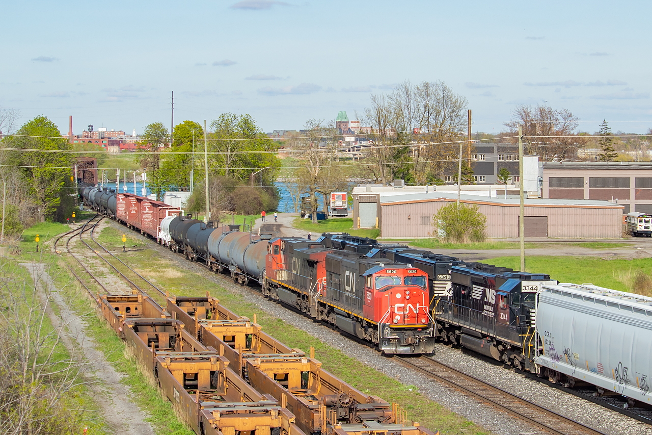 After interchanging with the BPRR in Buffalo, CN L561 makes its way back into Canada where it meets another one of its interchange counterparts - NS C93. The NS had just dropped the day's lift for 561 and had lifted two days worth of traffic from CN (CN was too late for the connection the day before). I mentioned it before, but to reiterate, 531 was recently cancelled and now 562 is making the transfer run that 531 would have normally made. It goes over the border as 562 and returns as 561, whereas 531 went over with the odd number and returned with the even (530).