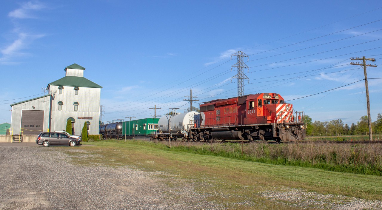 2020 Cp Spray train Approaching Elmstead Rd In Lakeshore Ontario as it makes its way to Walkerville JCT to go back to London.