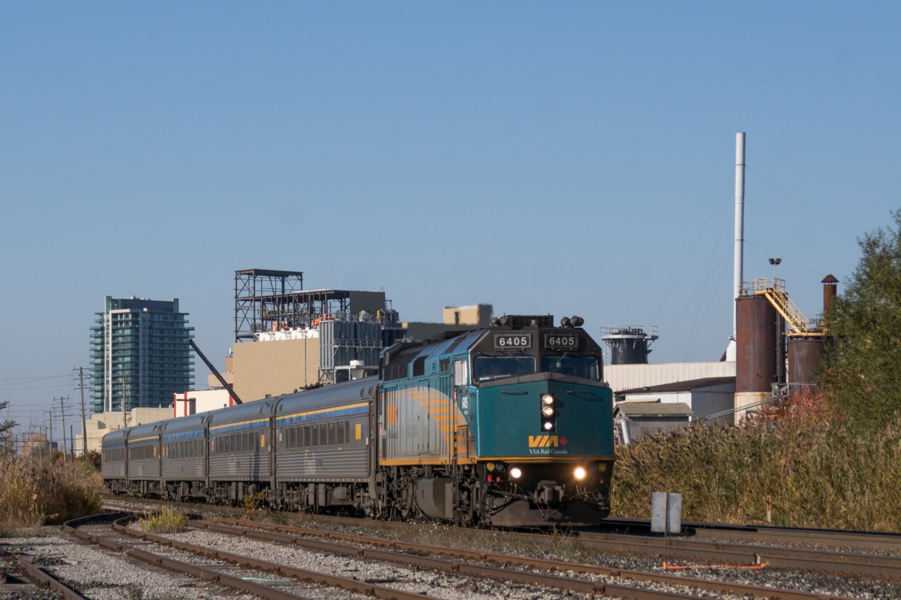 VIA 84 with 6405 and a mixture of five HEP1 and HEP2 coaches is seen just east of Peel and about to go by the rule 42 flags at mile 14 Halton Sub.