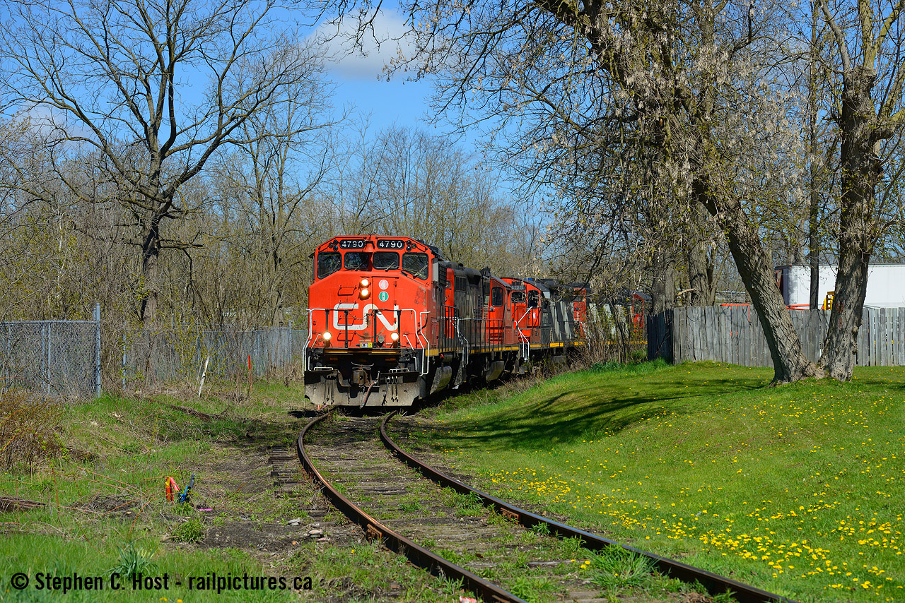 A contrast in railways - GEXR ran lean, minimal units on most locals, minimal track maintenance. Compare the above photo to This GEXR springtime scene 5 years ago. With 4 units assigned to L540 it's as if CN says 'hold my beer' in the horsepower department. A lovely springtime garden railway scene right through peoples backyards along Crimea St in Guelph. Almost timeless, it's interesting to have CN to photograph after 20 years of the GEXR.