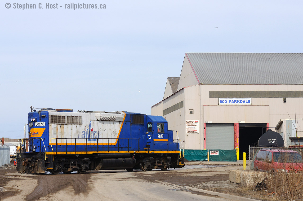 There's no mistaking the location, but I've rarely ever seen an engine go into this facility at 800 Parkdale Ave North in Hamilton. Interestingly enough I worked for Philip Services in the summer of '98 and this was one of our facilities I supported. You can see why I love the North End - I worked here for 2 summers. Loved it then, wish I brought a camera along in those days!