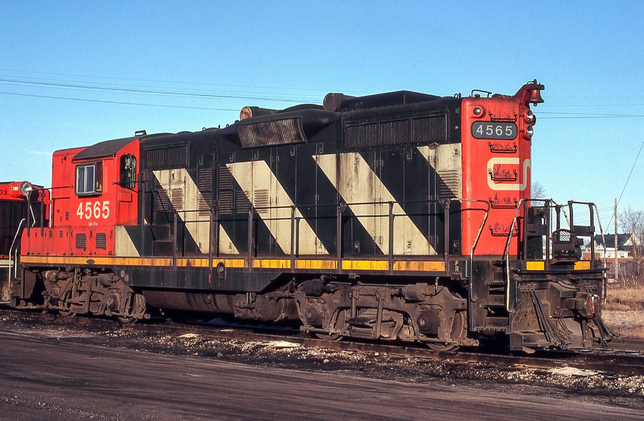 CN 4565 suns itself in the morning light in London, Ontario on March 25, 1981.