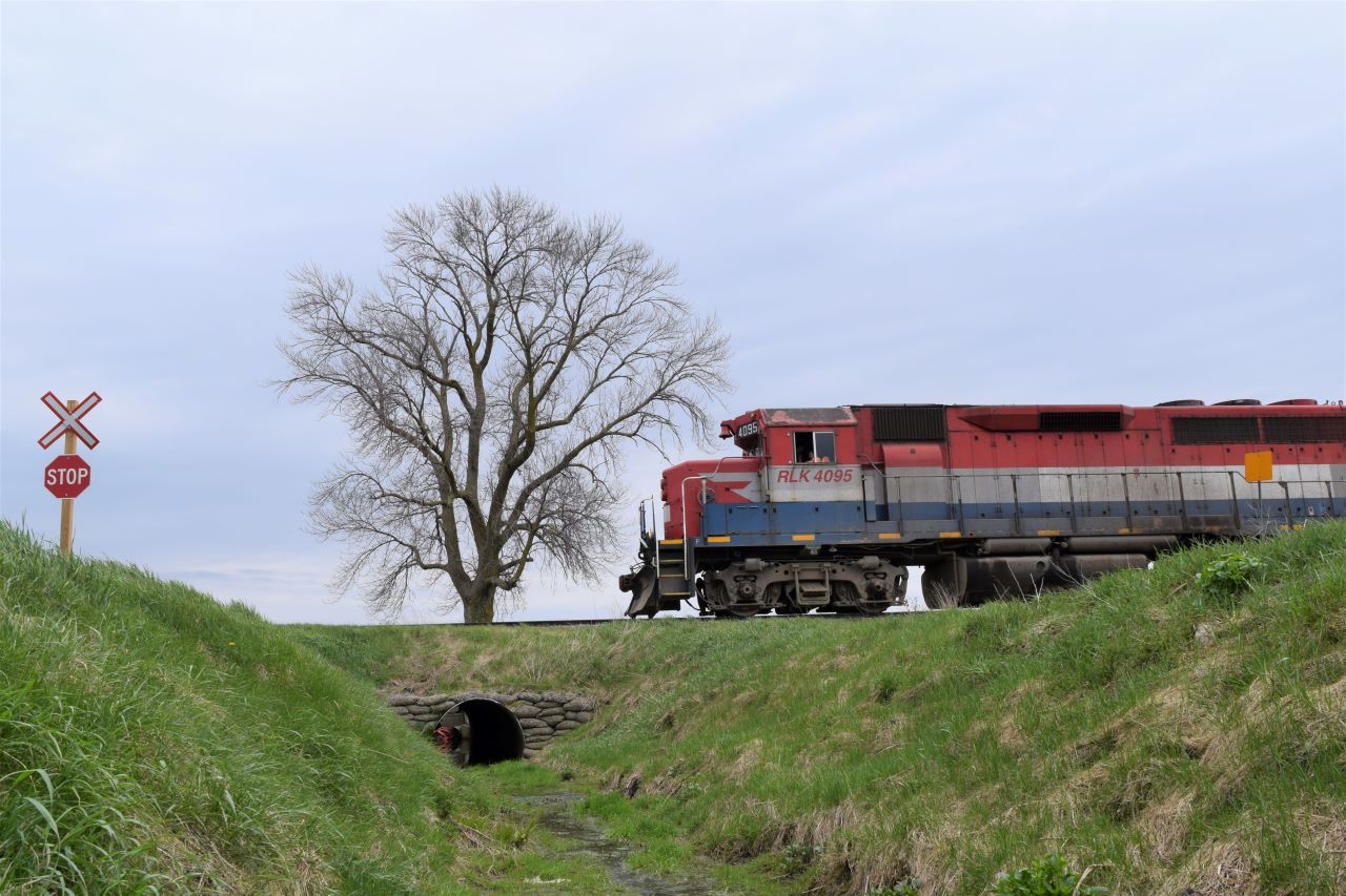 581 makes its way North after dropping a boxcar in Exeter and lifting 3 hoppers from Hensall. Decided to go for a shot from the ditch, capturing the train as it passes by the great walnut tree. It appears as though a lot of trackwork has been done to this line recently, however the train still creeps along at its classic slow pace.