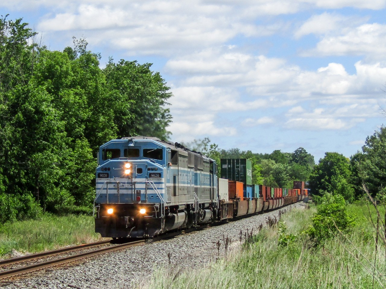 CP 9-143 rolls into Toronto with a consist that hasn't been seen on the CP Belleville sub in a good 5 years or more. CMQ (Ex-CP) SD402-2Fs 9020 and 9022 pull 111 intermodal wells and autoracks from Montreal to Toronto. I never thought I would get a chance to see these locomotives, let alone leading and no CP red.