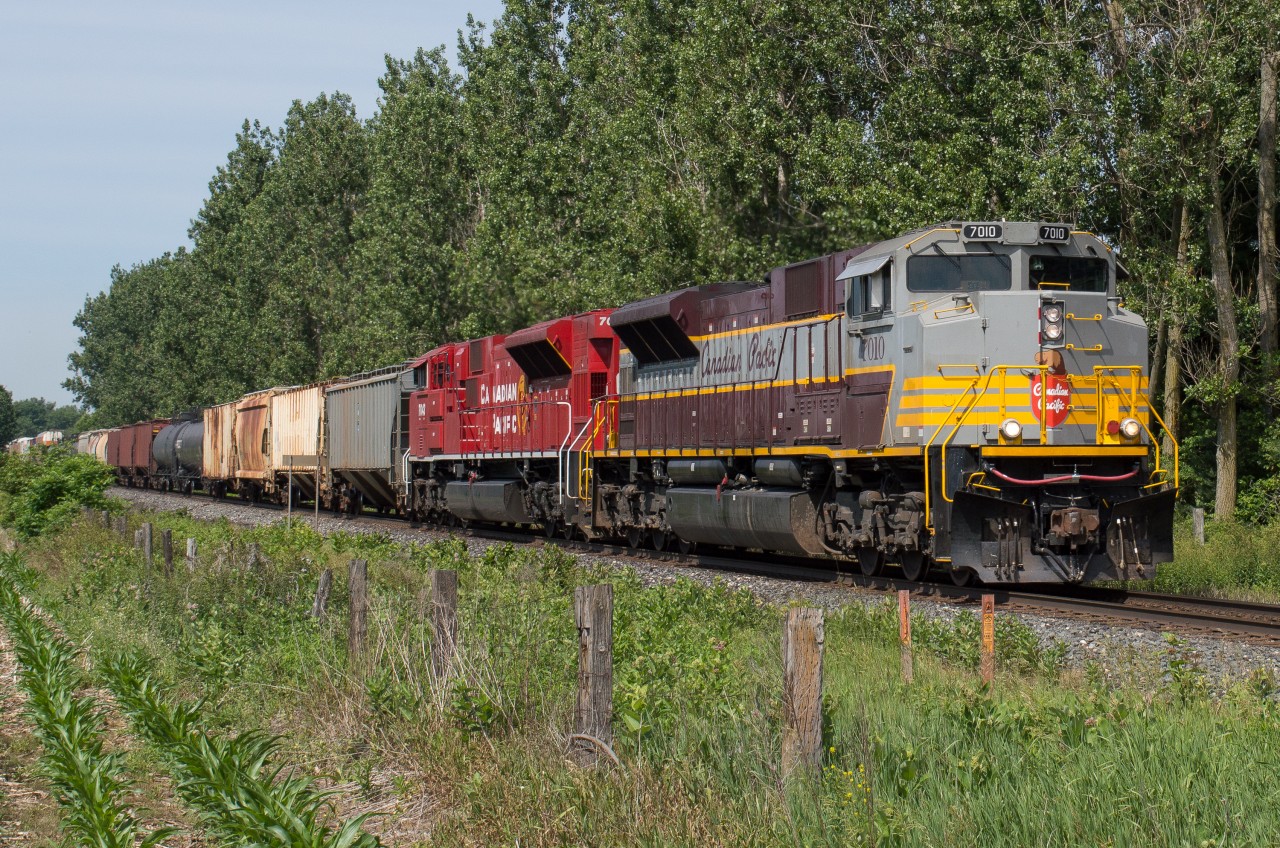 CP 234 blasts through Innerkip with a meet with CP 235 to soon happen at Wolverton.  On this morning 234 was running with CP 7010 and CP 7043 while CP 235 was running with CP 7016 and CP 6644.  I'm alright with an all ACU morning.
