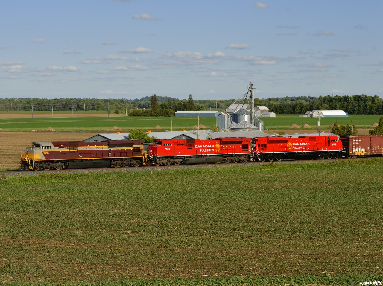 CP 421 with CP 7019, CP 7002 and CP 7053 about to tuck into the siding at Baxter for a 112 after a tail end lift at Spence.