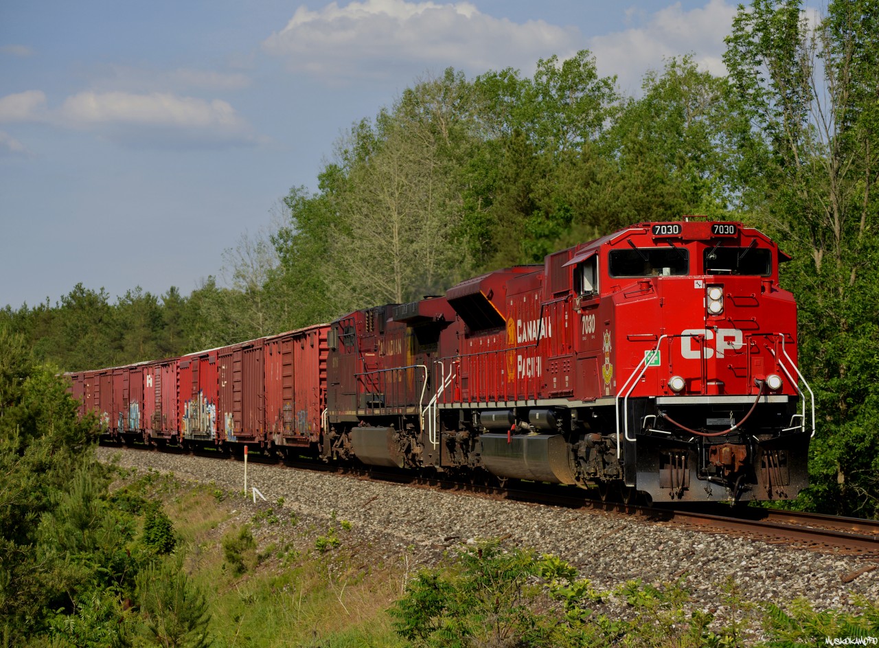 Lord Strathcona's SD70ACu 7030 South leads 420 through Midhurst enroute to Utopia and Spence for some work, before carrying onto Toronto.