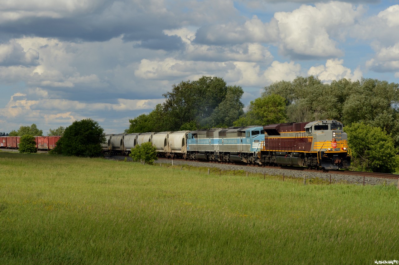 CP 7016 South finally approaching Alliston back on the move after a couple hours in the siding at Baxter for 113 and 421, with a heavy add to plan train 420 out of Sudbury for Toronto under some dramatic rolling clouds that opened up just in time!