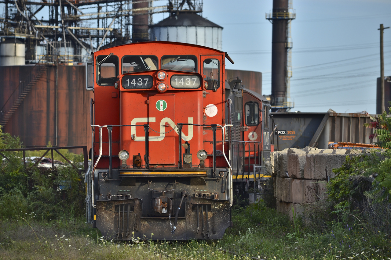 Talk about a tight fit. CN 1437 and CN 7046 shove into Triple M Metal with large oil tanks providing a nice backdrop. Chasing trains in Hamilton is always an interesting time, driving down Strathearne Ave feels like at times driving over craters.
