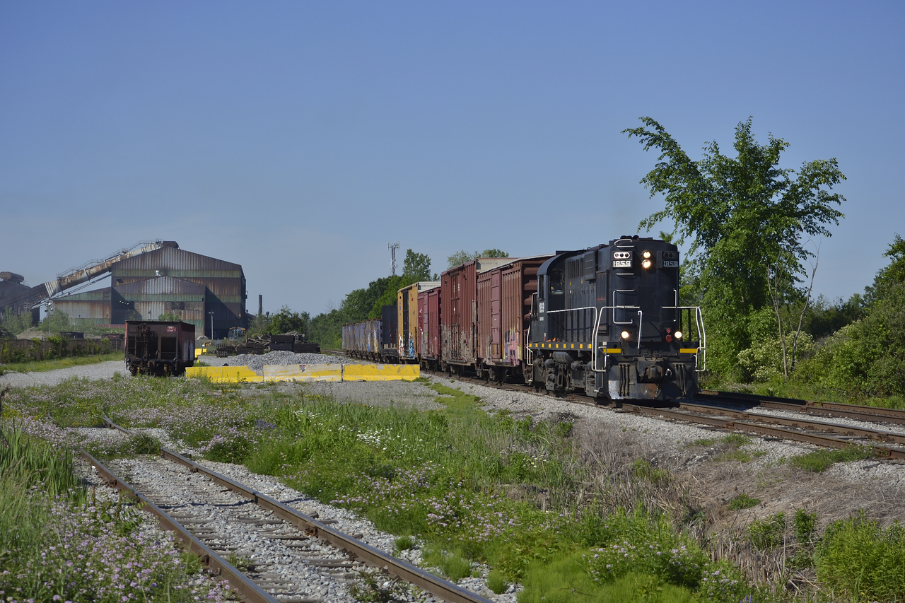 Almost looks like this is somewhere in Florida. 1859 had what looked like old rock or scrap gondolas that were destined for what I am guessing to be SLM Recycling.
