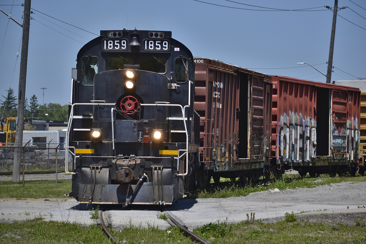 I always enjoy seeing switching taking place, planning on how to get each car, to each customer. After 1859 set aside the flat car destined for Canadian Erectors, it began pulling the empty boxcars out of what I believe is Singers Pro Custom ( according to Google Maps ) before replacing them. As mundane as an all black paint scheme is, it is growing on me, I would however prefer the old Action Red, but I am a sucker for nostalgia.