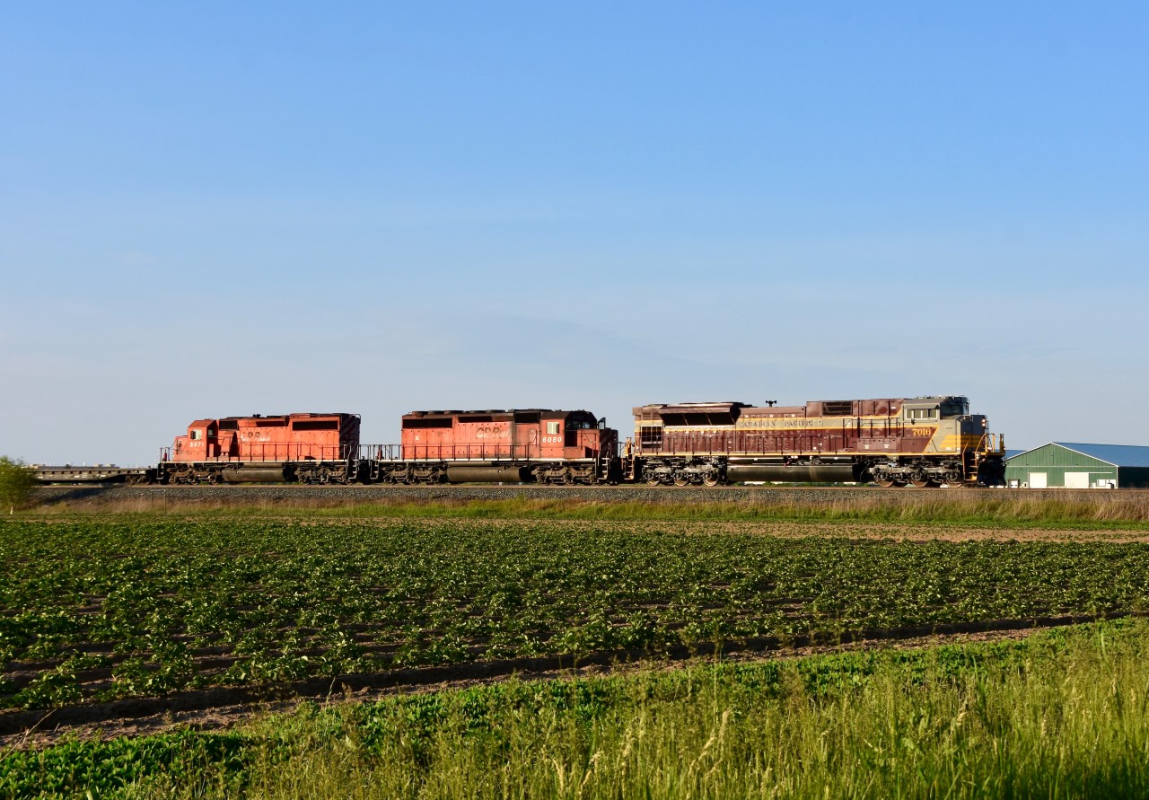 Rolling on southward through the outskirts of Alliston in some pretty nice evening light, a CP CWR Train powered by Heritage Unit 7016, plus 2 sd40-2s trailing the Heritage being CP 6080 and 5871 rolls through some empty farmlands of Beeton approaching 13th Line Road and train is carefully slowing down because once they reach Spence Yard which is actually at the next crossing down from here (12th Line Road), RTC will first have them duck into the yard siding track to meet Northbound 119. After 119 passes they’ll receive permission to pull out on the main for headroom as behind the welded rails they actually had a long stash of autoracks for Spence Yard and once the autoracks have been spotted RTC will have them hold tight in the yard one last time to allow Southbound 112 to pass by ahead of them and once 112 passes, 7016 will finally receive clearance back onto the main and follow 112 the rest of the way to Toronto Yard, arriving there for just about 2200 that night. Timing here was exactly 1947.