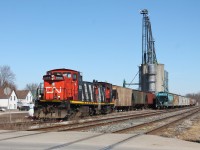 CN L514 works the Agris elevator in Thamesville with a pair of GMD1s. 