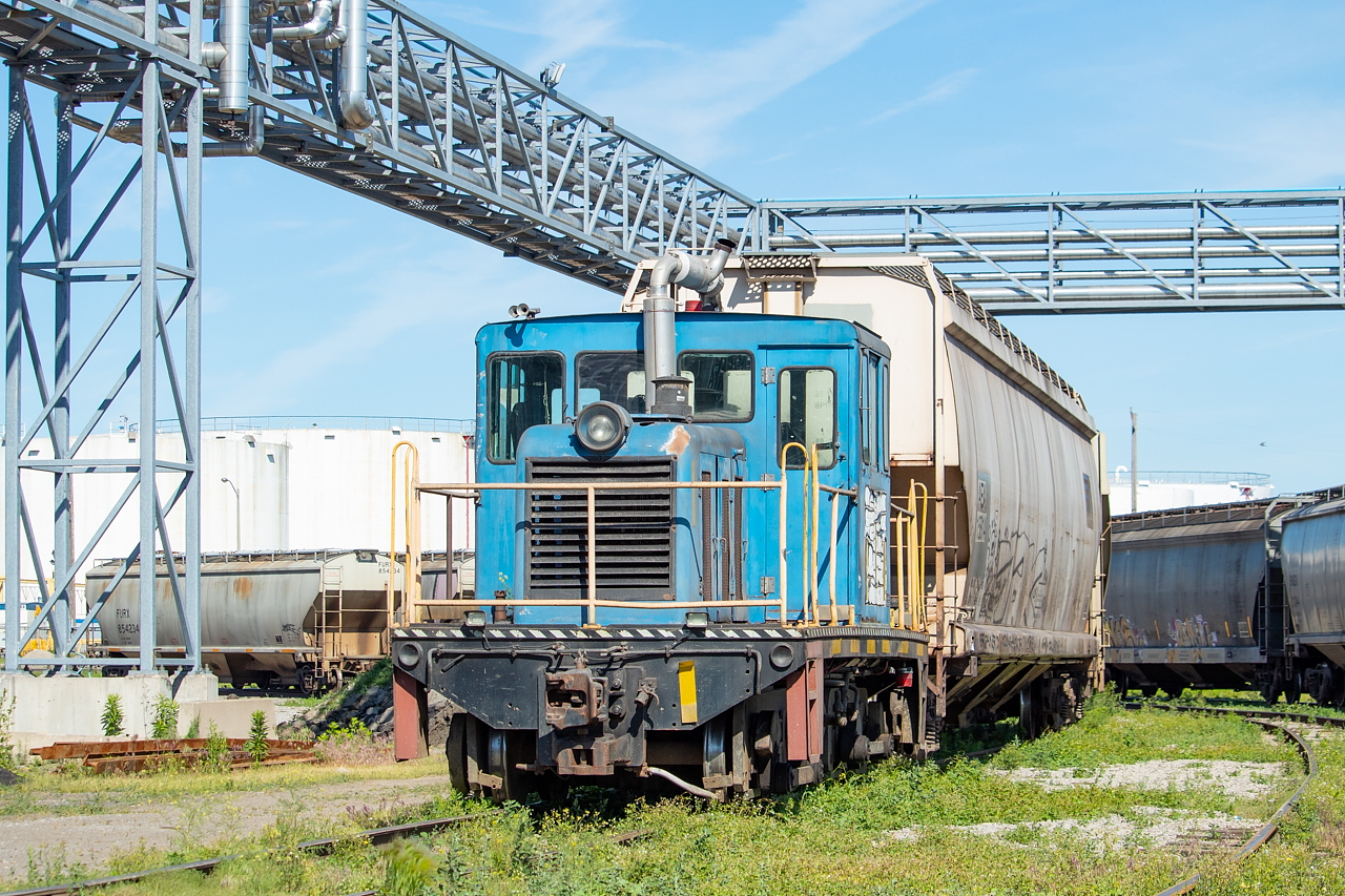 Bunge was shutdown for maintenance work for a couple of weeks earlier this month, and Blue Thunder (as the guys who run it call it) was moved from its usual resting spot for two weeks, where it sat wide open as pictured in nice afternoon sun for the duration. The maintenance has since been completed, and they were back to running canola last night.