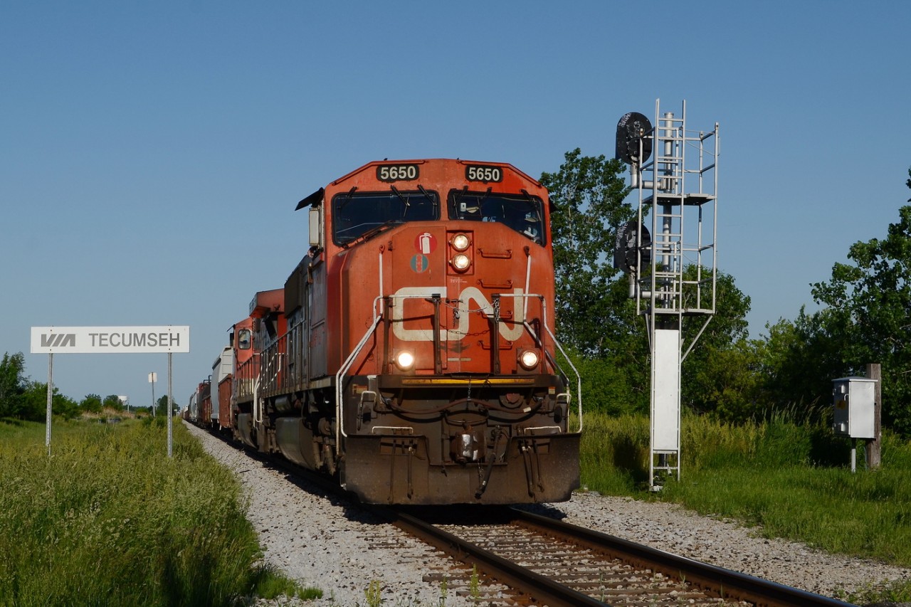 CN train A43931-6 arriving into Windsor, just after the diner hour, with CN 5650 and CNIC 2718 and 126 cars, mostly empty Autoracks coming into Windsor.