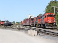 Jason Noe's recent shot of the CNNA geeps in Kitchener yard reminded me of a shot I took on the exact same date at Kitchener Yard. Pictured is CN 540 with 4713 on the point (7068 and 4784 trailing), and in the background at left are the two units Jason captured here: http://www.railpictures.ca/?attachment_id=41999. I often stopped over at the yard on the way home from work to see what was going on, and if the traffic was bad on Lancaster Street, I knew some train was switching.