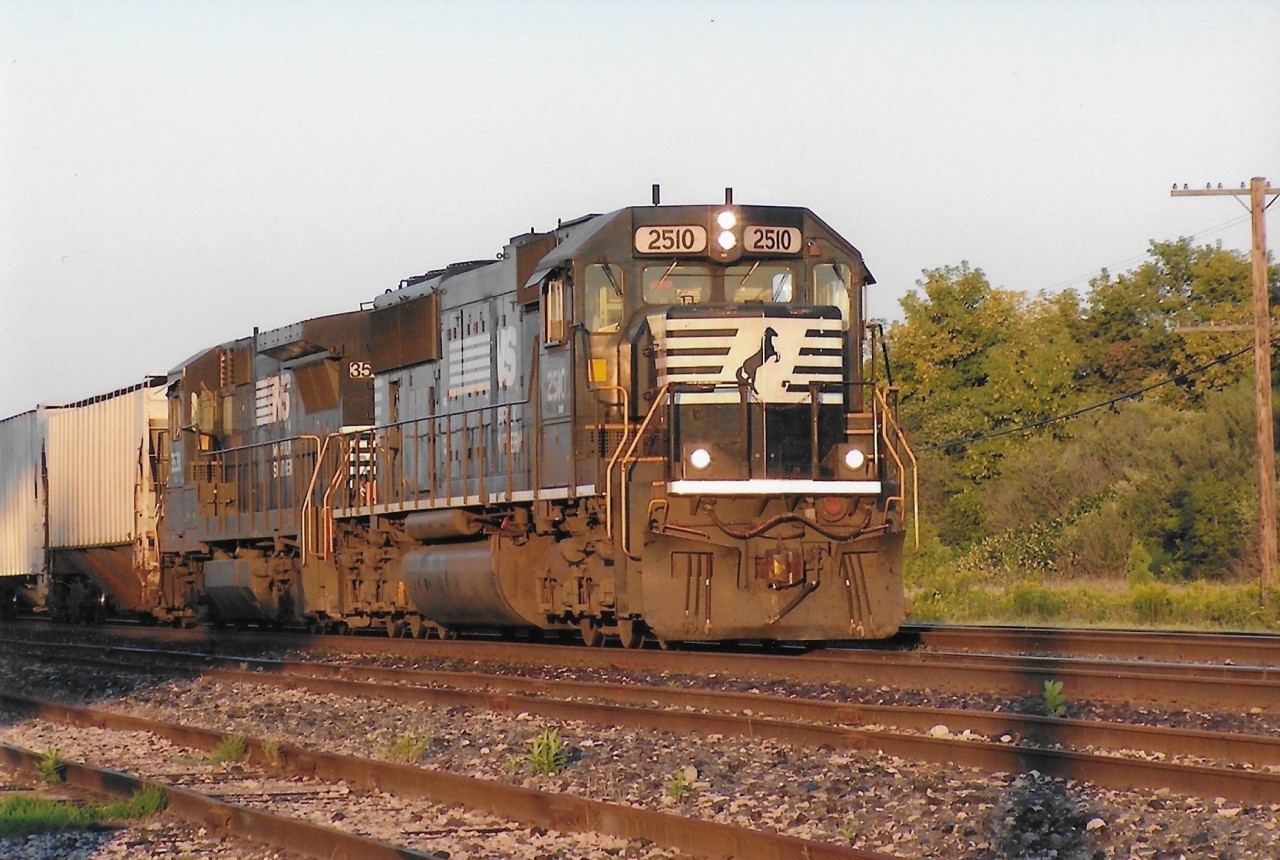 In September 2005, NS 2510 leads another NS unit in the form of a standard cab GE eastbound on NS 328 in sweet morning light. This was indeed a sweet time for railfanning!