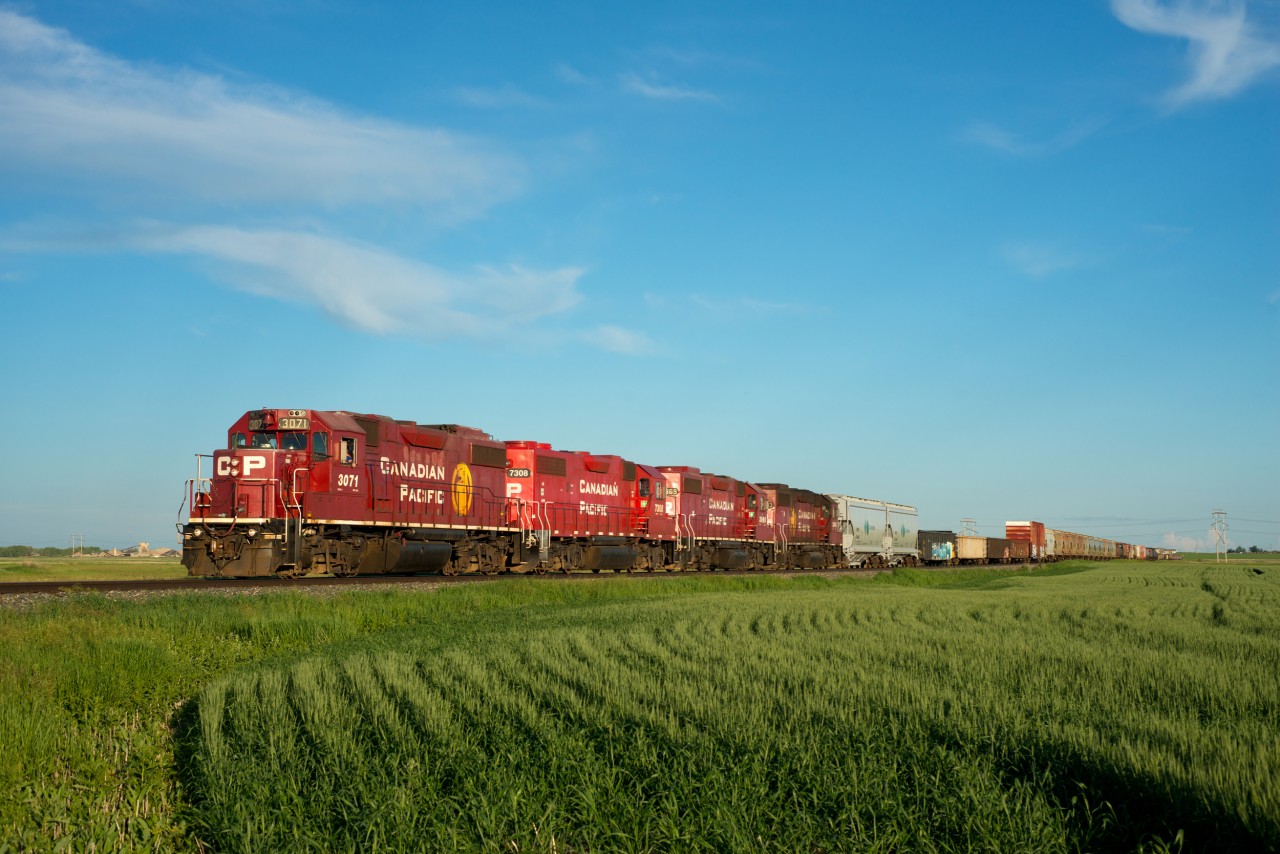 Last light at Albatross Saskatchewan sees CP 3071 and three four-axle partners making their way north on the Lanigan Sub.