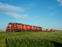 Last light at Albatross Saskatchewan sees CP 3071 and three four-axle partners making their way north on the Lanigan Sub. 