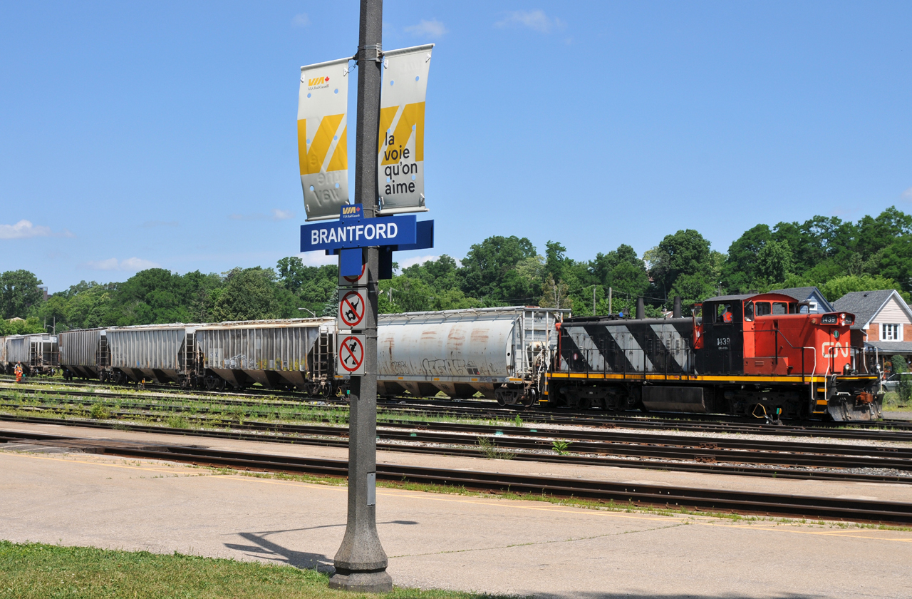 1959 built CN 1439 shuffles a few hoppers for Normerica around the yard on L8031 03
