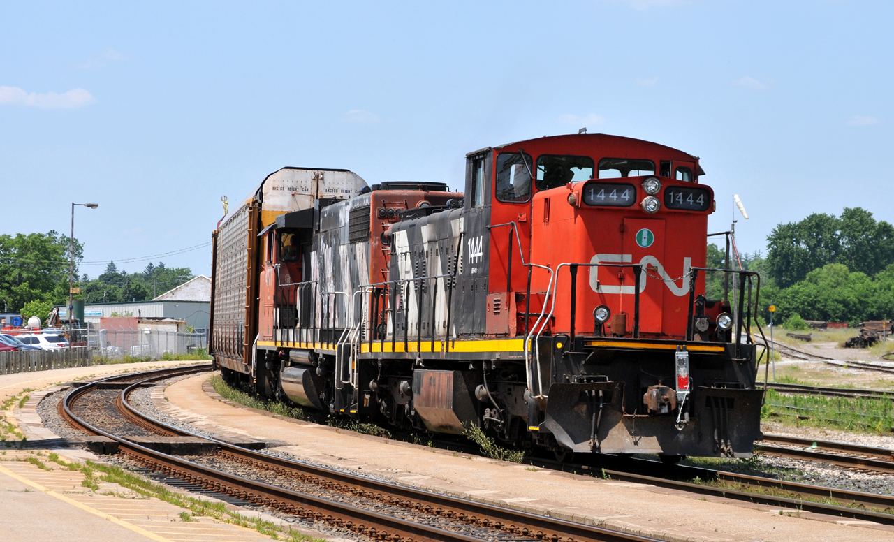 CN 1444 - CN 4777 shove on the rear of E275 en route to Paris. 


275 had stalled around Dundas earlier in the morning, with the crew eventually discovering that their trailing unit (CN 8002) had run out of water....PSR at it's finest! 


CN 2337, CN 8002, 125 racks, CN 4777, and CN 1444 for anybody keeping score