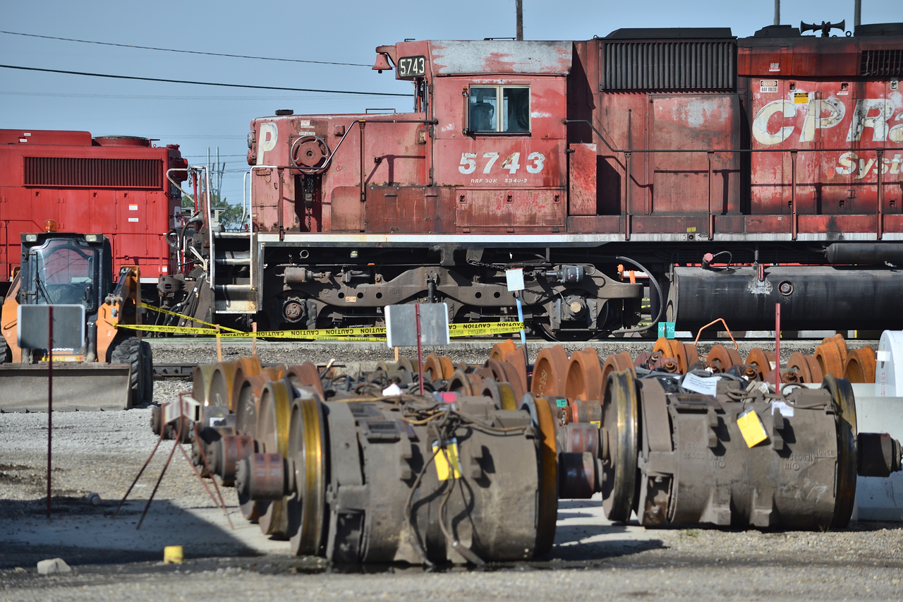 Traction motors for days, CP 5743 sits outside the engine facility in Aylth yard in Calgary. I havent seen this many SD40s in a single day, just a shame most of them are rather obstructed.