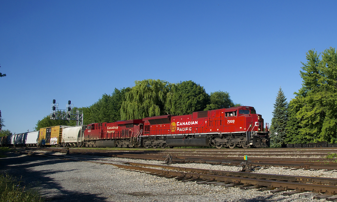 CP 7003 (rebuilt from SD9043MAC CP 9117) and CP 8908 lead CP 253 through Lasalle.