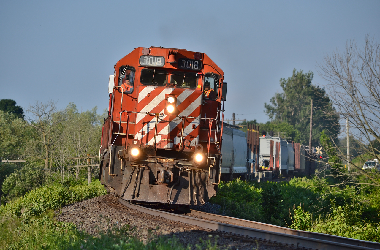 T69 leans into the curve at Innerkip after meeting an Eastbound at Drumbo.