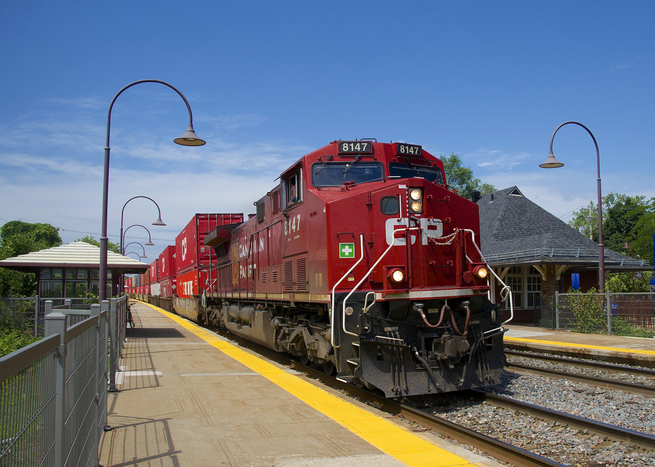 CP 112 with CP 8147 up front and CP 8770 at the rear (and a 100% intermodal train in between) is passing Valois Station.