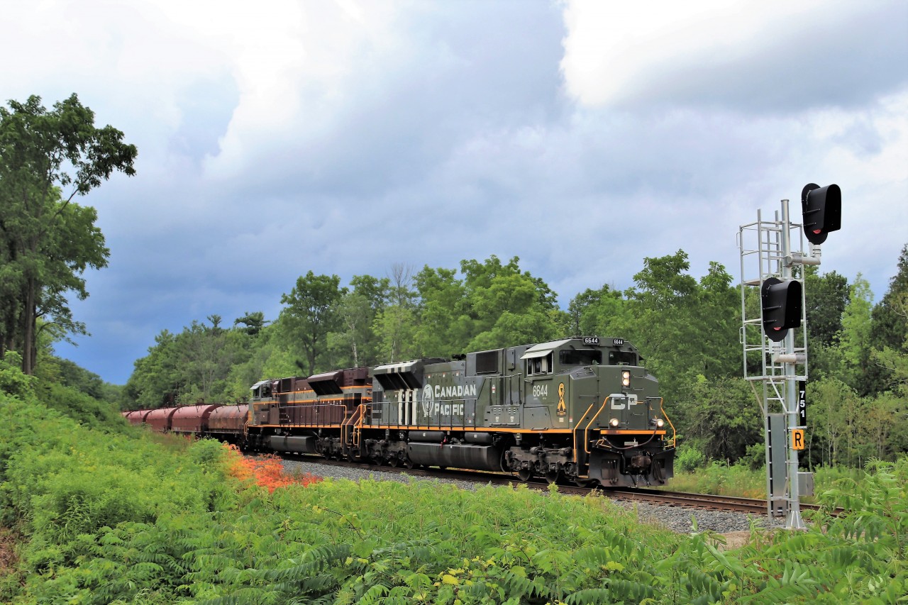 Well I finally had a shot at getting the DDay unit, CP 6644 leading a train and of course it ran late, and it wasn't in the nicest weather conditions but I'll take it. Here it accelerates along the First Line as it heads south down the Hamilton sub for a stop at Desjardins.