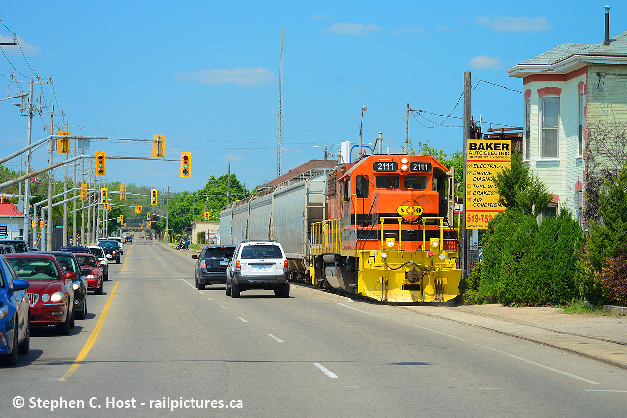 This was once the most photographed stretch of track in the country. But now that it's been a couple years, it's probably the most ignored piece of track given it's a trackmobile now.
