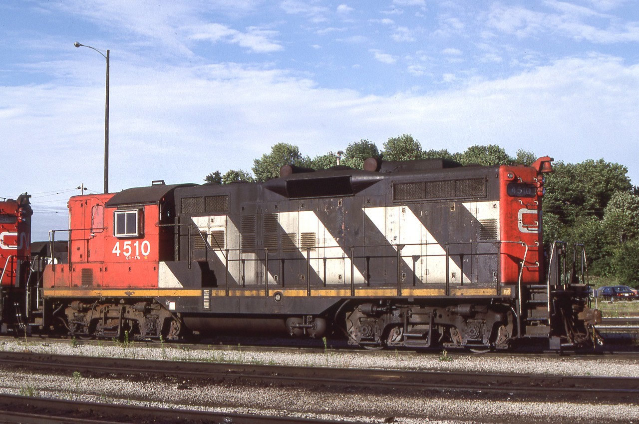 CN 4510 is in Toronto on August 5, 1987.